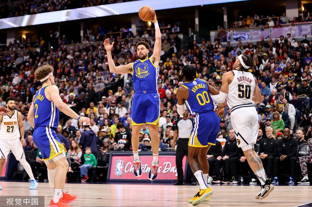 使得他在球 使得他在球