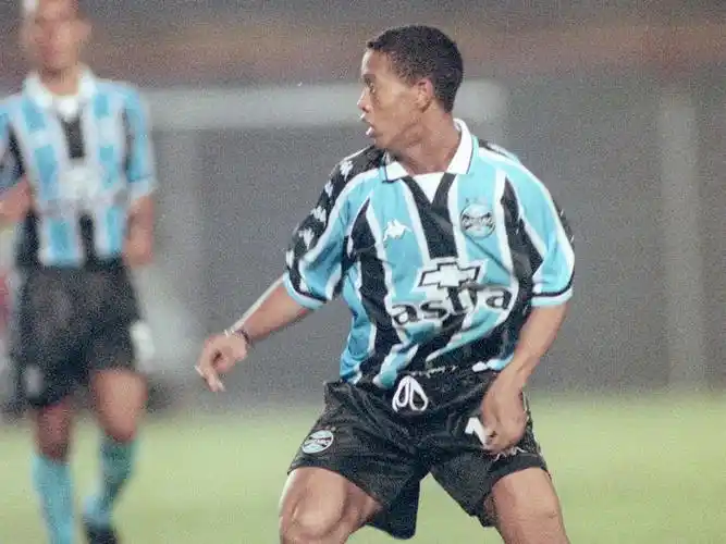 胜利的背后 胜利的背后