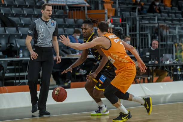 作为足球界 作为足球界